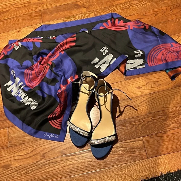 Nene Blanche  vintage Luxury Mulberry Silky Scarf - Picture 13 of 17